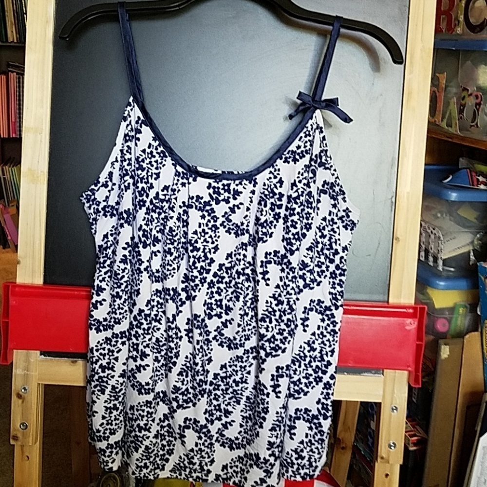 Gillian & O'Malley XXL Blue & White Floral Tank